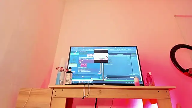 Lucie_Harper's cam snapshot