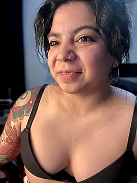 kimmiakiss22's web cam