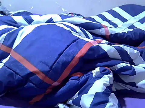 Just_Karu's cam snapshot