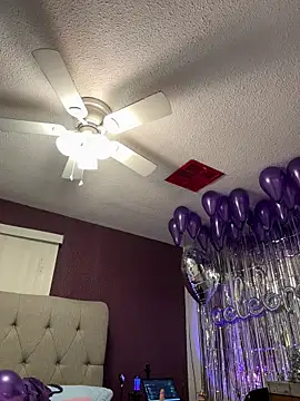 MyHoneyFrida's cam snapshot