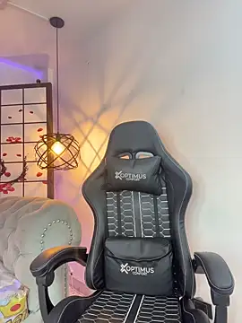 Khloe_Johnson18's cam snapshot