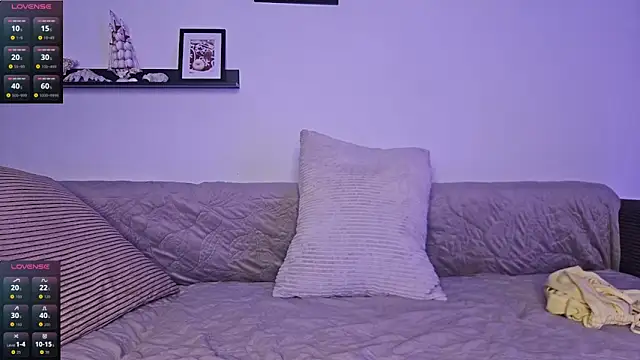 HotFrictions's cam snapshot