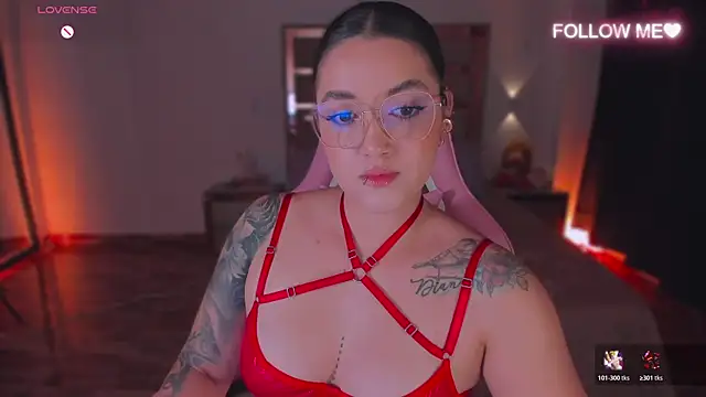 lunaarose's cam snapshot