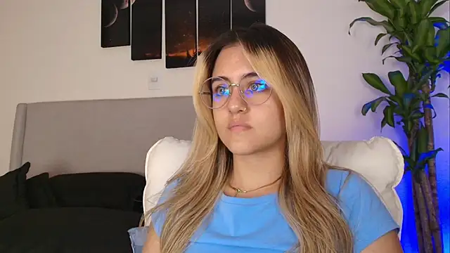 MaryMoon_'s cam snapshot