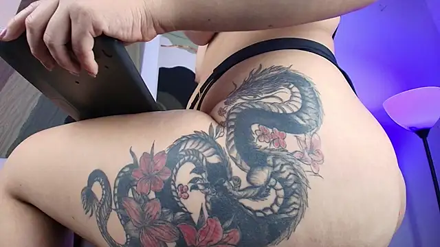 Nia_Blum's cam snapshot