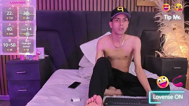 DerryAndIzzy's cam snapshot