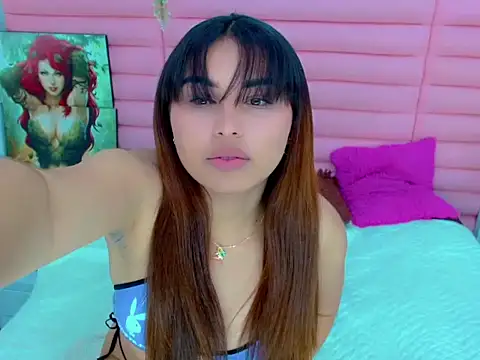 miss_charlotte78's cam snapshot