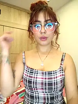 Sarah_Lark-'s cam snapshot