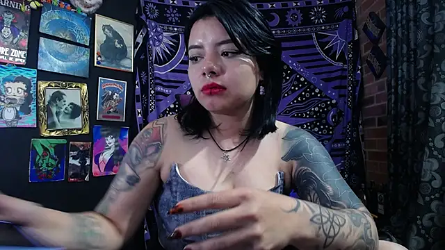 Yourmadame_P's cam snapshot