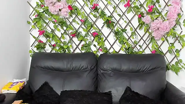 merlyna_goldens's cam snapshot