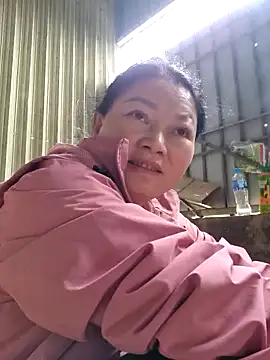 yoowwmr's cam snapshot