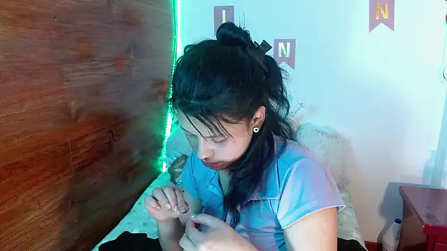 petite_coral's cam snapshot