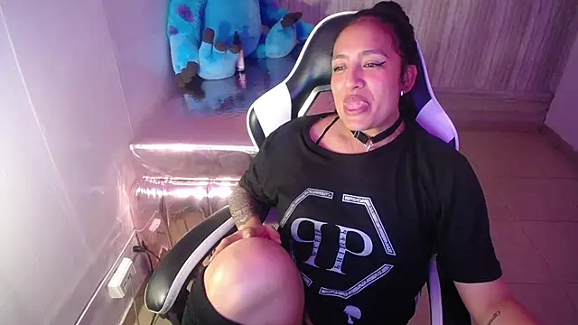 tamara_brown_t's cam snapshot