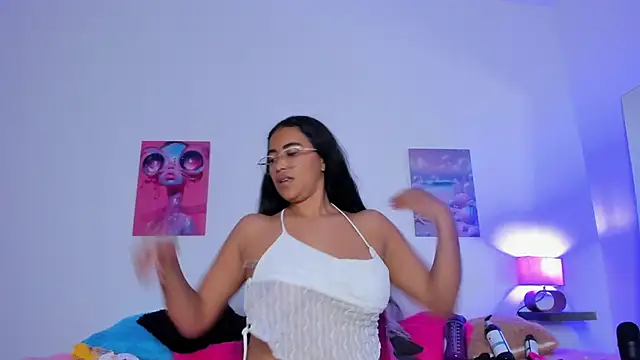 tyra_bankss_'s cam snapshot