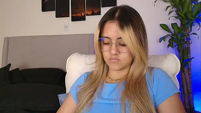 MaryMoon_'s cam snapshot