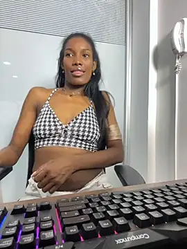 Bella_Rousee_'s cam snapshot