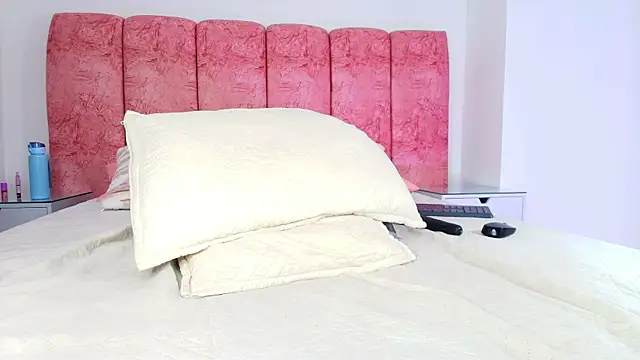 emmacurvy's cam snapshot