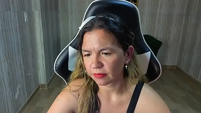 paula_lorens_t1_'s cam snapshot