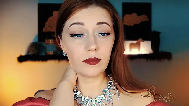 MissBeverlyMills's cam snapshot