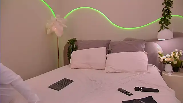 Nicole_Space's cam snapshot