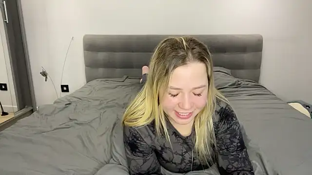 Embersweetbunny's cam snapshot