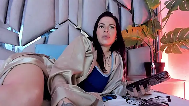 _valeria_saenz_'s cam snapshot