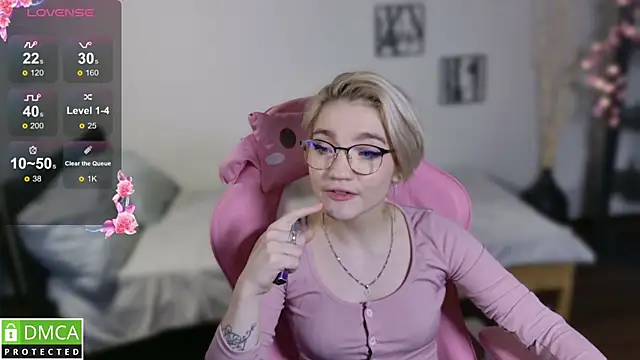 Megan_Lora's cam snapshot