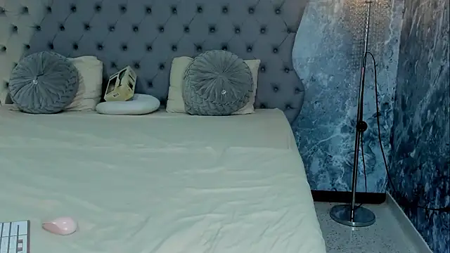 Ramona_Flower live sex cam