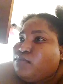 MassiveBoobsxxxx's cam snapshot