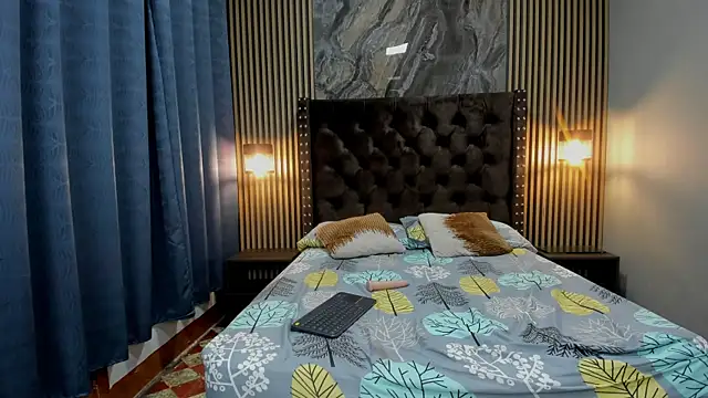 Alyra_Moon's web cam