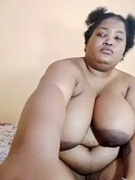 MassiveBoobsxxxx's cam snapshot