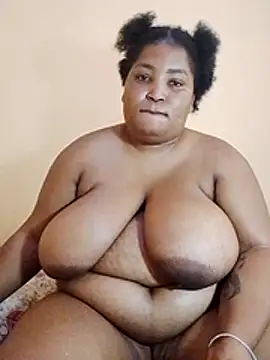 MassiveBoobsxxxx's cam snapshot