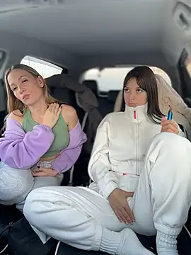 JulliaVegas live sex cam