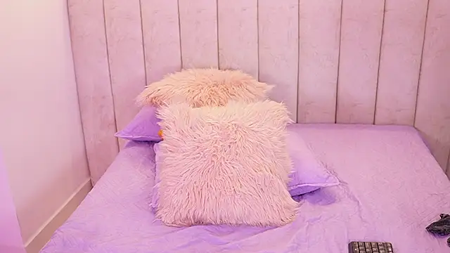 emyli_sw_'s cam snapshot