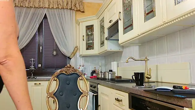 TUNDEROSE1's cam snapshot