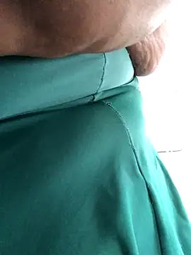 bustytitsxxx's web cam