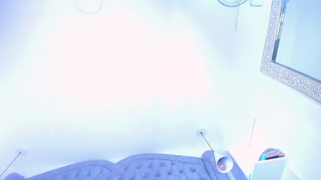 Ashly_moss_'s cam snapshot