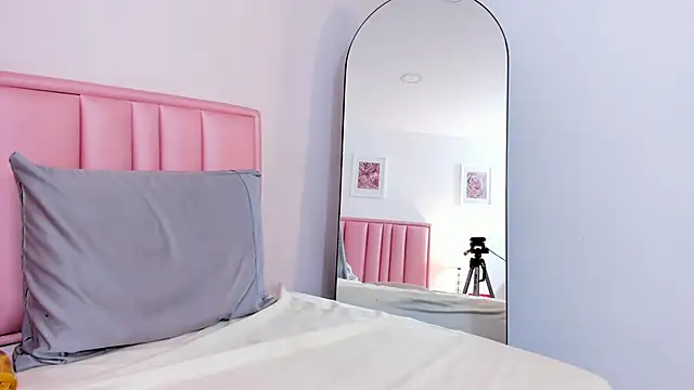 mariana_pregnant_'s cam snapshot