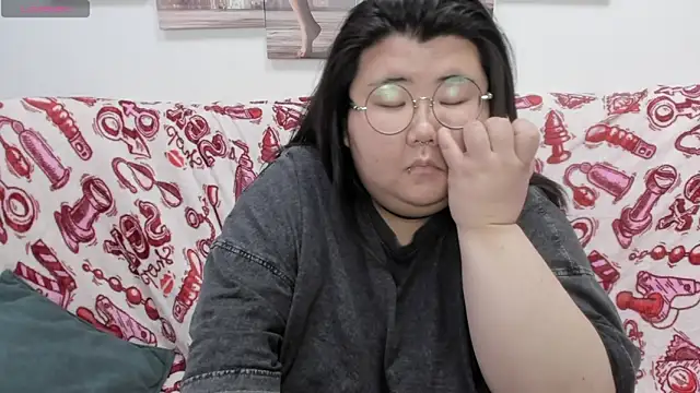 Nadine_asian's cam snapshot