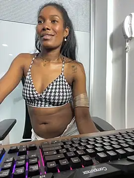 Bella_Rousee_'s cam snapshot