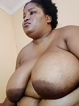 MassiveBoobsxxxx's cam snapshot