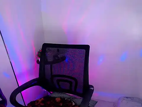 daretolovemee_18's cam snapshot