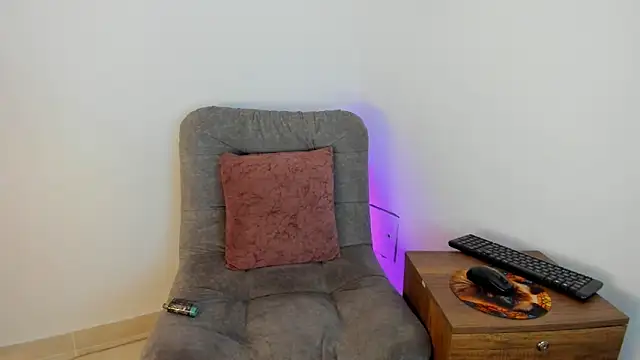 liily_moore's cam snapshot