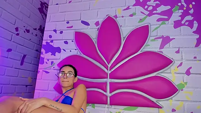 ValerySkinnyy's cam snapshot