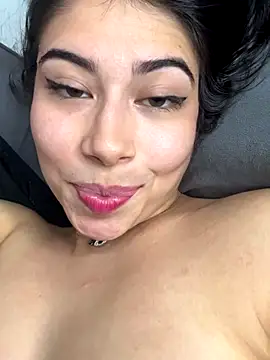 Caitlinn_catt live sex cam