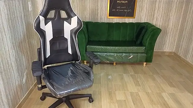 paula_lorens_t1_'s cam snapshot