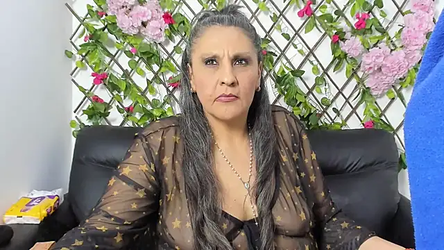 merlyna_goldens's cam snapshot