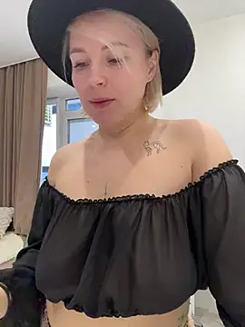 Charming_Daphny's cam snapshot