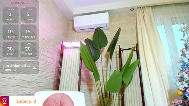 Bella_Posh's cam snapshot