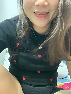 Baby-bigtits's cam snapshot